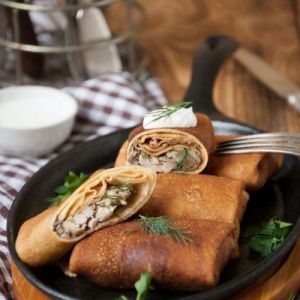 Блинчики с курицей, грибами и сыром